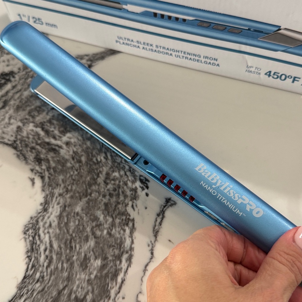 BaBylissPRO Nano Titanium 1" Blue Flat Iron - Picture 3 of 8